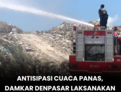 Damkar Denpasar Lakukan Pendinginan di TPA Suwung untuk Cegah Kebakaran Akibat Cuaca Panas Ekstrem